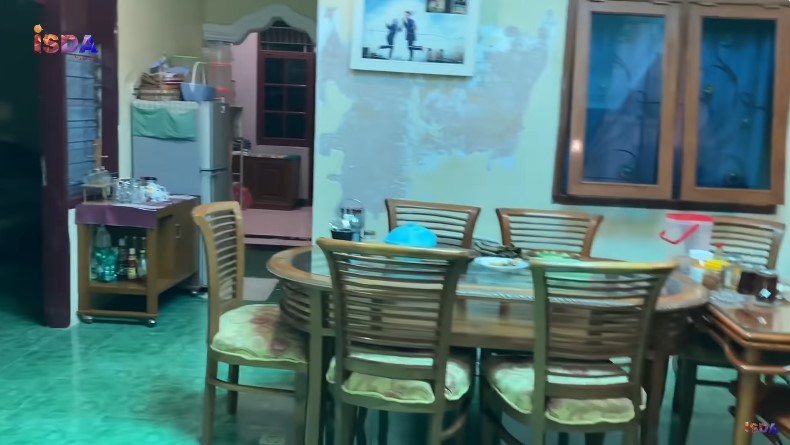 hunian Iis Dahlia di kampung © YouTube