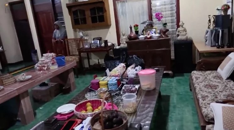 hunian Iis Dahlia di kampung © YouTube