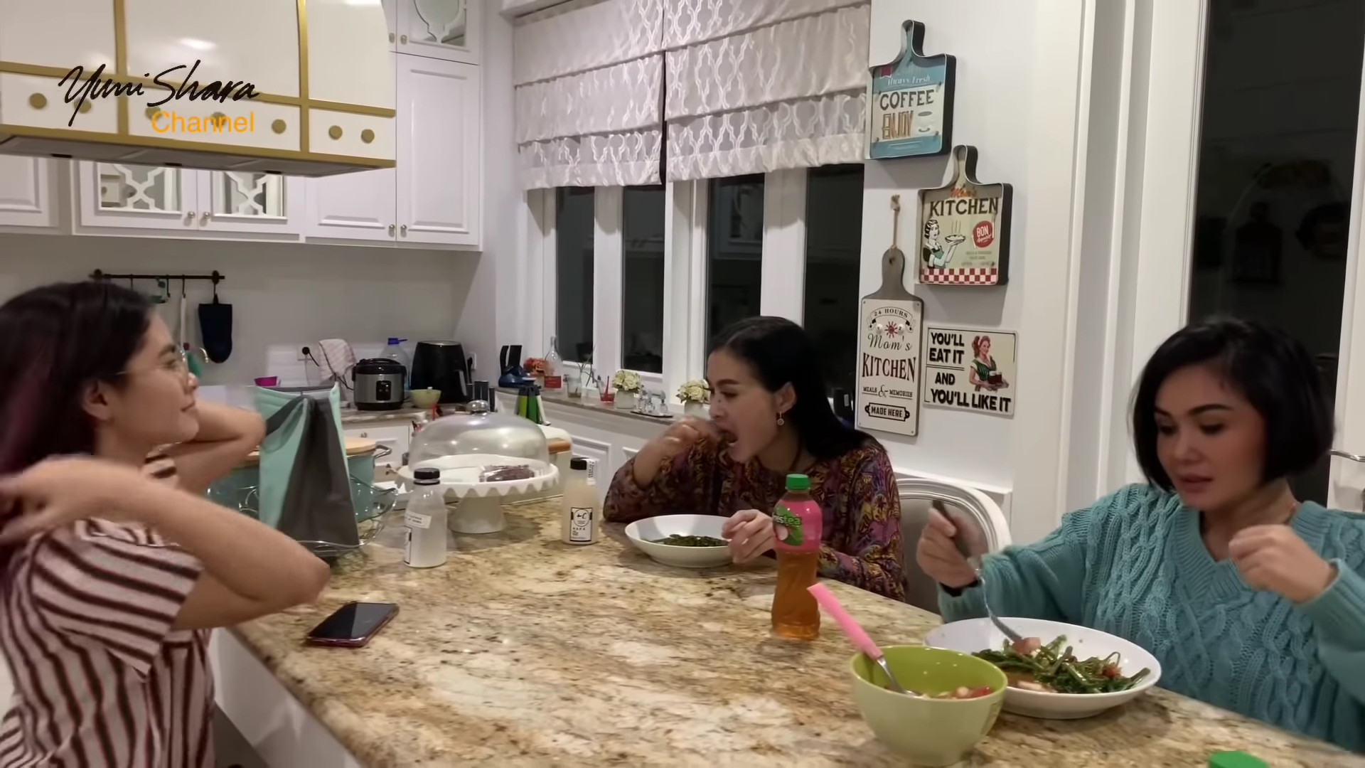 Rumah gedong Iis Dahlia cicilannya Rp 250 juta/bulan, 9 potret dapur kotornya ini tampilannya mewah