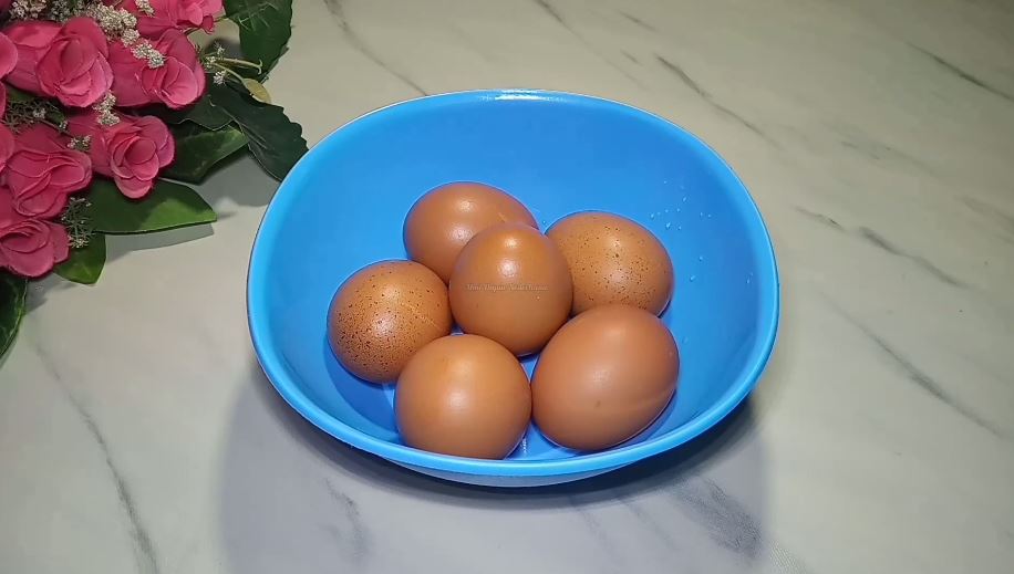 Tanpa tambahan bahan apapun, ini cara merebus telur agar matangnya pas dan mudah dikupas