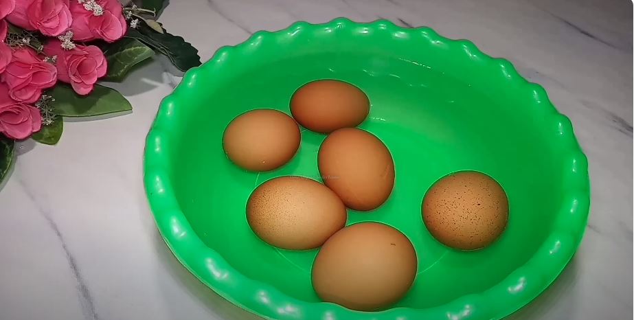 Tanpa tambahan bahan apapun, ini cara merebus telur agar matangnya pas dan mudah dikupas