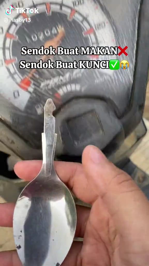 alihfungsi sendok jadi kunci © TikTok alihfungsi sendok jadi kunci © TikTok