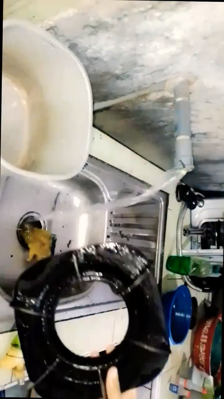 Tanpa direndam air, ini cara ampuh hilangkan kerak di tungku kompor pakai 2 bahan dapur