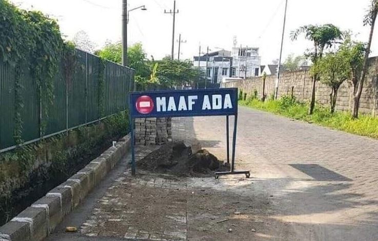 Potret kocak pengumuman di jalan freepik.com Potret kocak pengumuman di jalan freepik.com