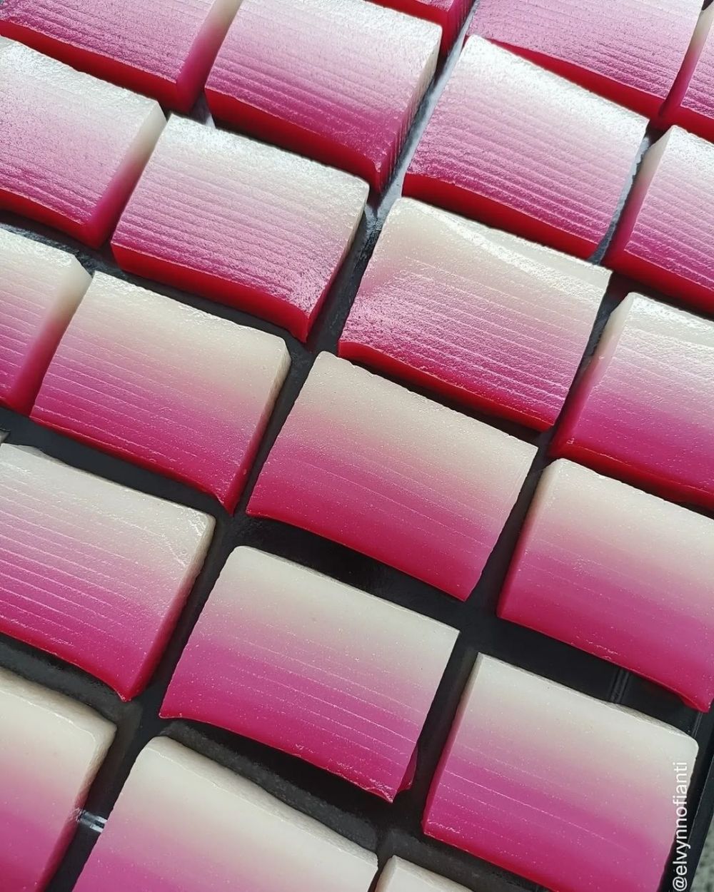 21 Resep kue lapis paling enak dan mudah dibuat