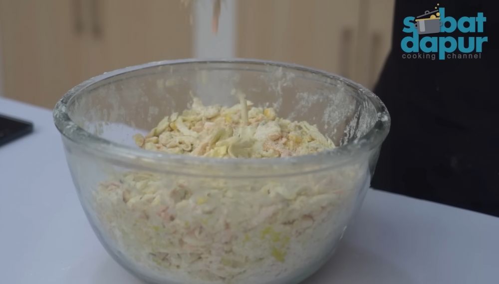 Tanpa diberi margarin, ini cara bikin adonan bakwan sayur agar garing renyah maksimal saat digoreng