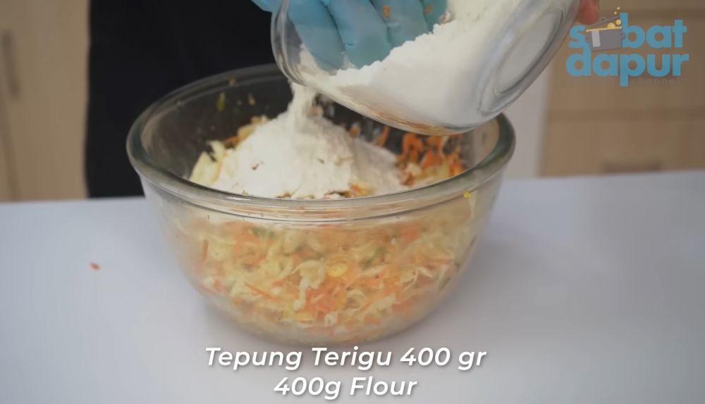 Tanpa diberi margarin, ini cara bikin adonan bakwan sayur agar garing renyah maksimal saat digoreng