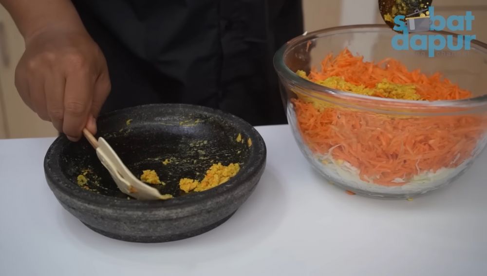 Tanpa diberi margarin, ini cara bikin adonan bakwan sayur agar garing renyah maksimal saat digoreng