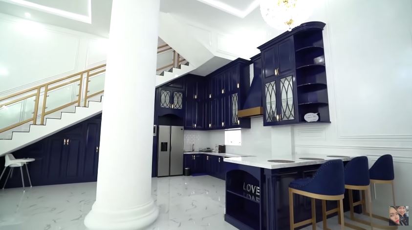 potret dapur mewah kartika putri © YouTube