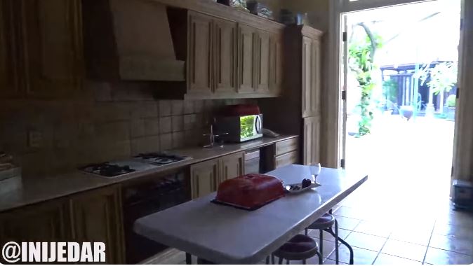 potret rumah mewah nia ramadhani © YouTube potret rumah mewah nia ramadhani © YouTube
