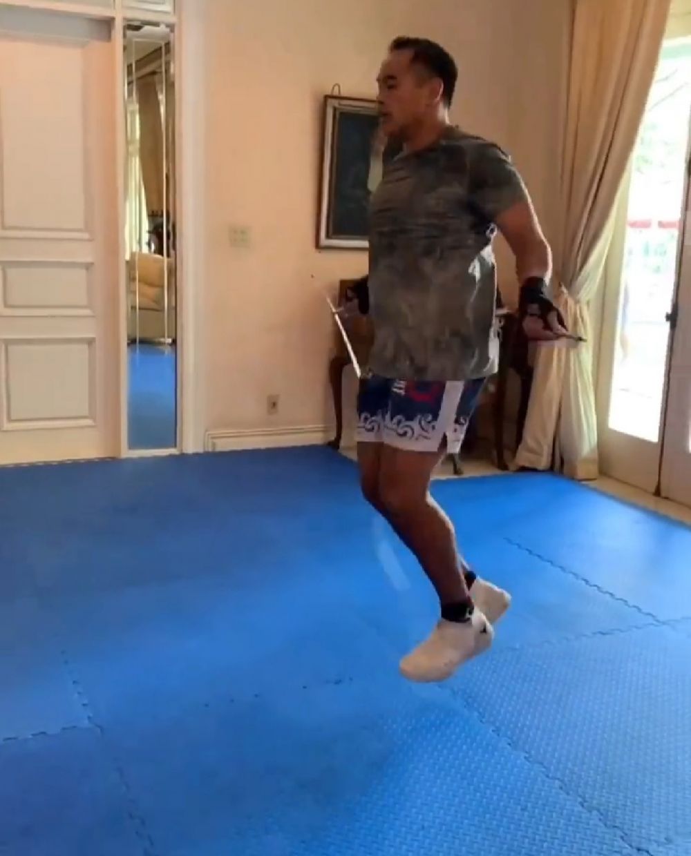 potret rumah mewah nia ramadhani © YouTube potret rumah mewah nia ramadhani © YouTube