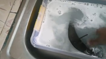 Tanpa disiram cuka, ini cara bersihkan noda kerak di tungku kompor cukup tambah 1 bahan dapur