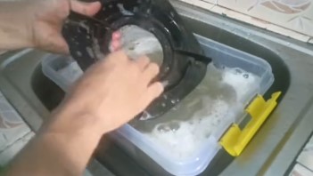 Tanpa disiram cuka, ini cara bersihkan noda kerak di tungku kompor cukup tambah 1 bahan dapur