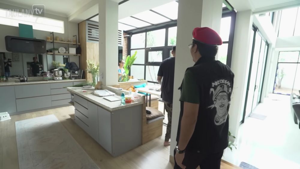 dapur rumah Tora Sudiro © 2024 brilio.net