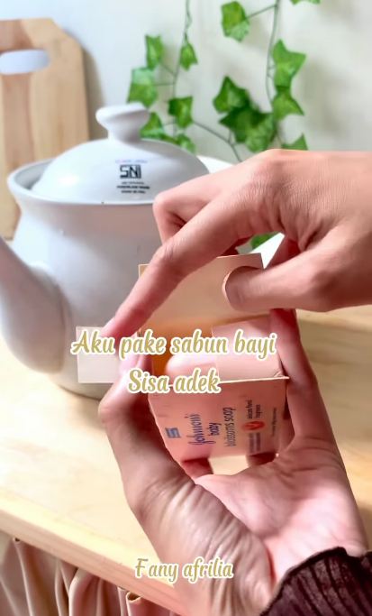 Tanpa cuka dan baking soda, ini cara bersihkan noda gosong di pantat teko cuma pakai 1 bahan sederhana