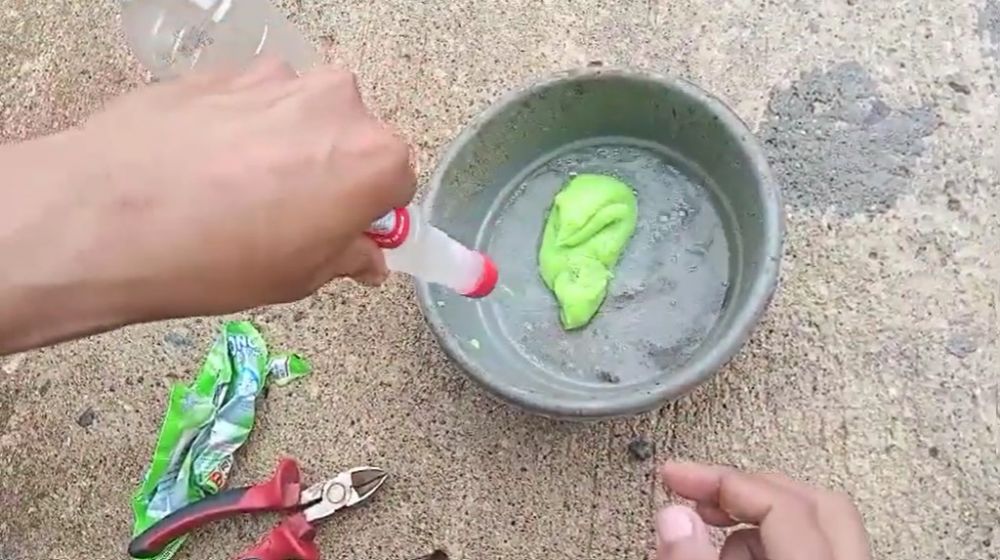 Ampuh tanpa direndam air panas, ini trik bersihkan tungku kompor berkerak pakai tambahan 1 bahan dapur