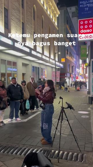 momen brisia jodie ngamen di jalanan seoul © TikTok momen brisia jodie ngamen di jalanan seoul © TikTok