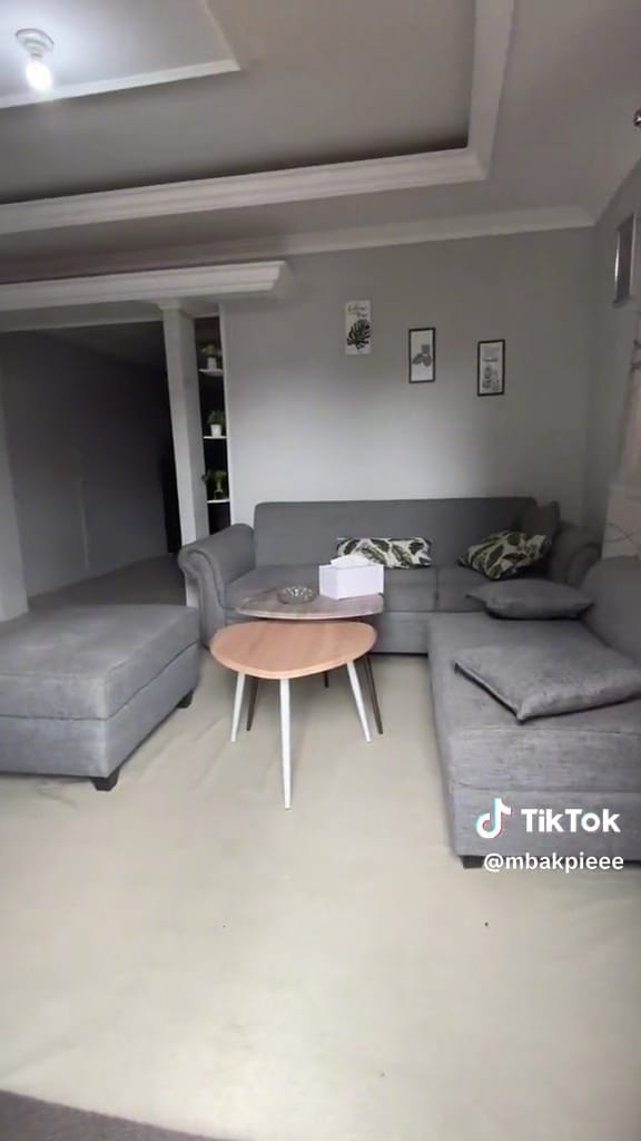 Rumah gubuk interior minimalis © TikTok