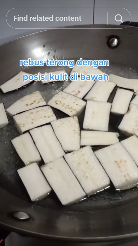 Tak perlu direndam air cuka, begini cara merebus terong agar warnanya tetap ungu cantik dan tak hitam