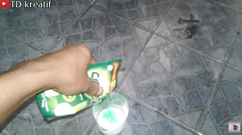 Tanpa digosok baking soda, cara hilangkan kerak gosong pantat panci agar kinclong pakai 2 bahan dapur