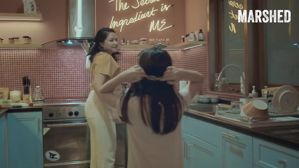 dapur rumah marshanda estetik ala kafe western © 2024 brilio.net