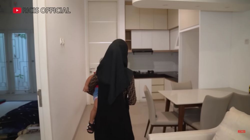 dapur rumah dijual Ria Ricis dan Teuku Ryan  © 2024 brilio.net