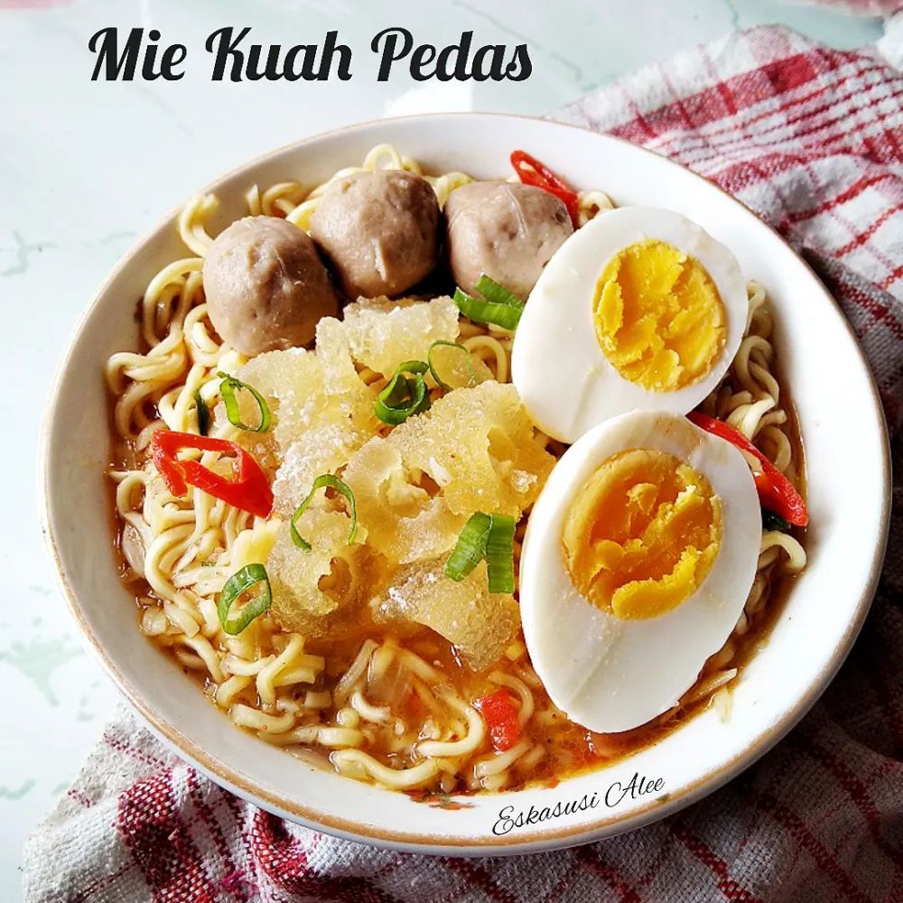 13 Resep mi instan kekinian paling mudah dibuat, lezat, dan menggugah selera