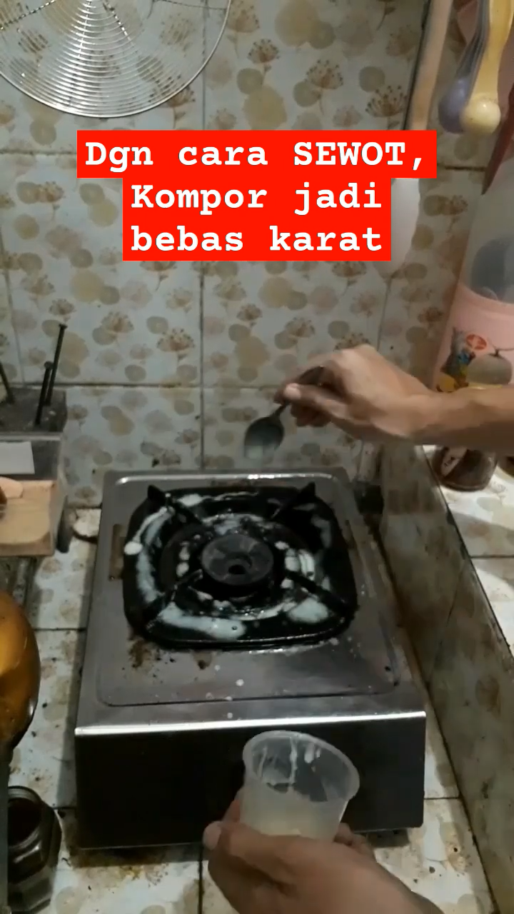 Tanpa direndam air panas, ini cara jitu bersihkan karat dan kerak di tungku kompor pakai 2 bahan dapur