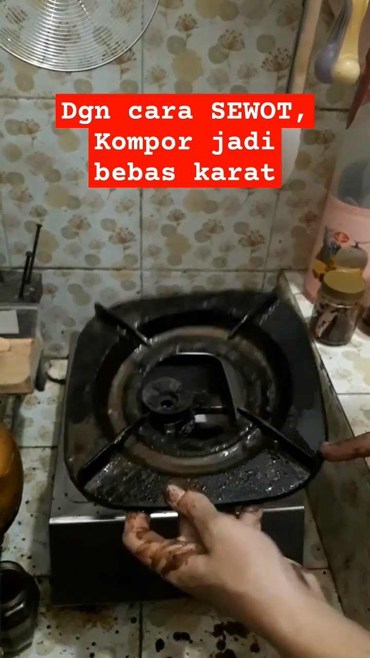 Tanpa direndam air panas, ini cara jitu bersihkan karat dan kerak di tungku kompor pakai 2 bahan dapur