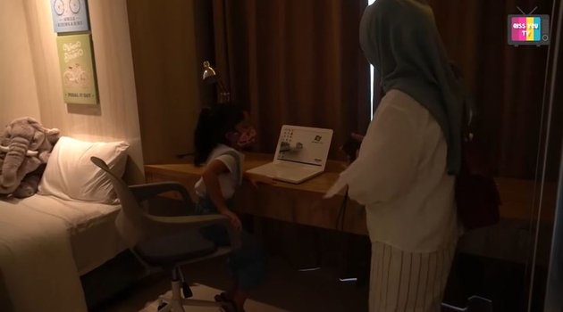 apartemen ayu ting ting kado ayah Rozak © 2024 brilio.net