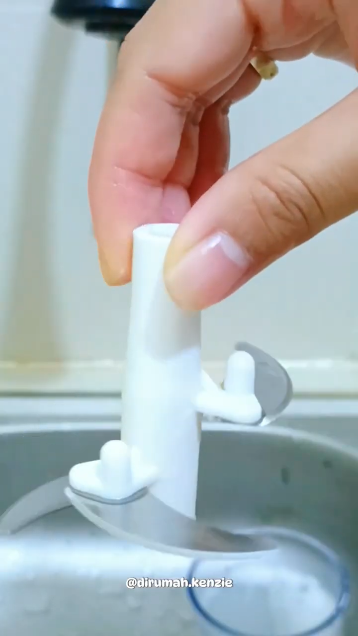 Tanpa digosok sabun, ini trik bersihkan blender berminyak agar kesat dan kinclong lagi dengan 1 bahan