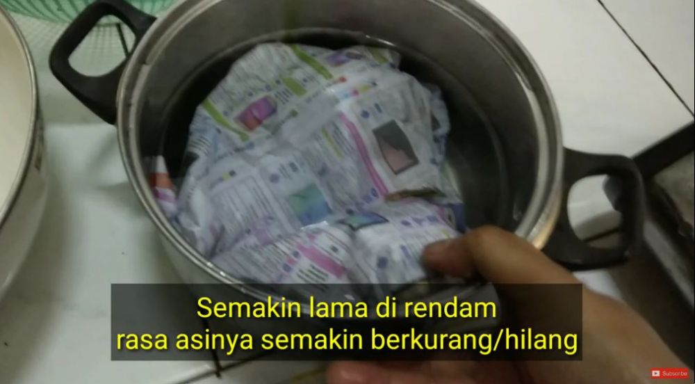 Bukan direndam air panas atau garam, ini cara ampuh mengurangi rasa asin berlebih pada ikan asin