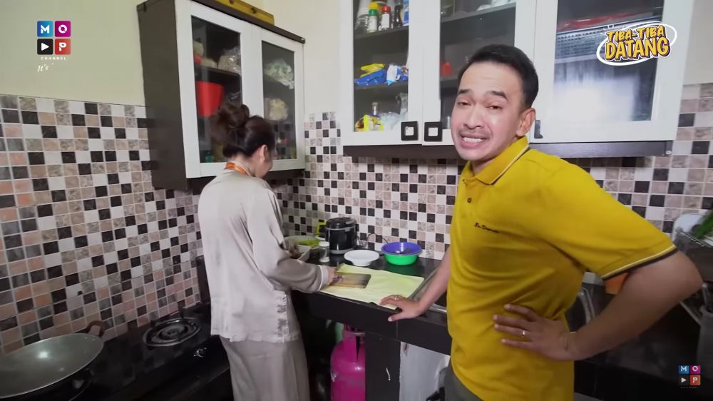 dapur kotor ayu ting ting penuh perkakas © 2024 brilio.net