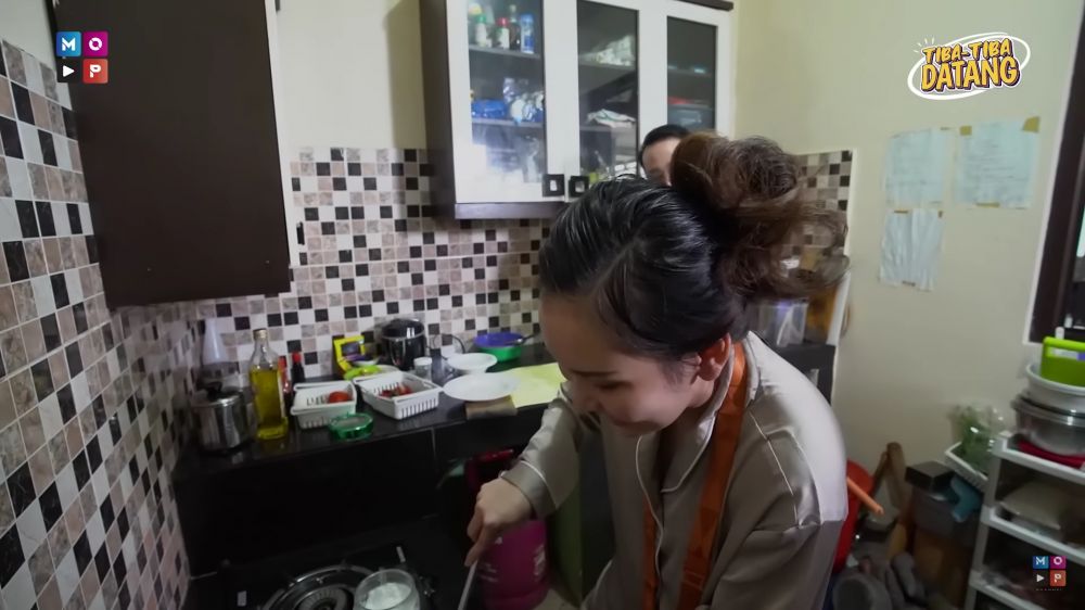 dapur kotor ayu ting ting penuh perkakas © 2024 brilio.net