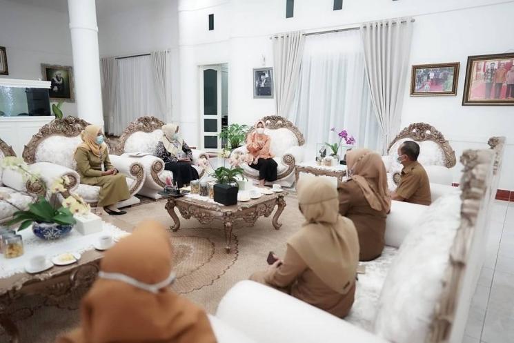 rumah seleb usai dinikahi pejabat © berbagai sumber