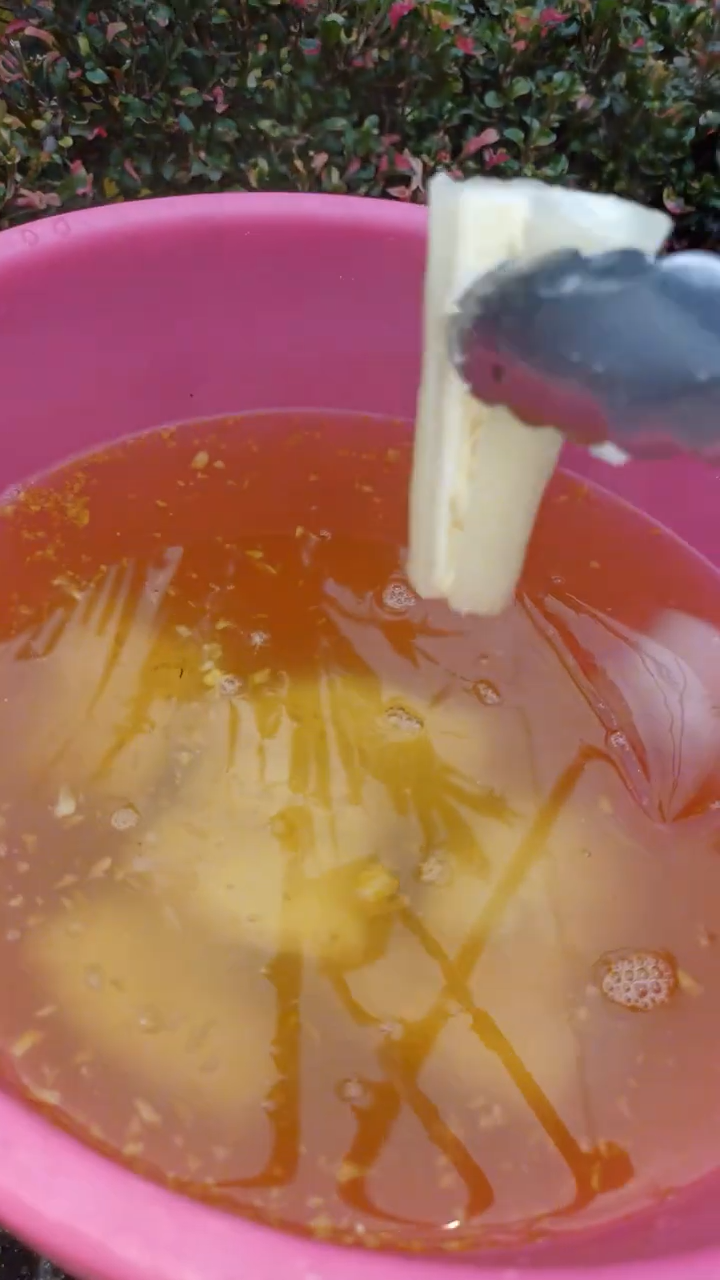 Tanpa perlu direbus, ini trik goreng singkong agar merekah dan renyah mengandalkan 1 bahan minuman