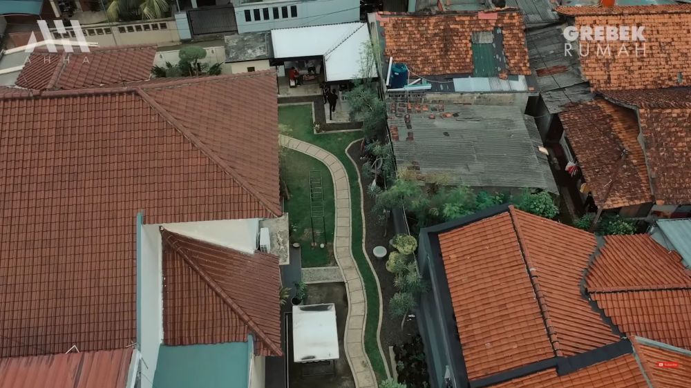 teras rumah narji luas  © 2024 brilio.net teras rumah narji luas  © 2024 brilio.net