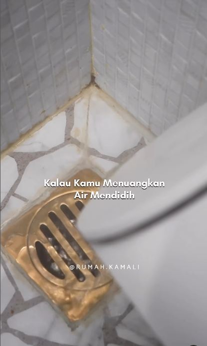 Cara menghilangkan bau busuk di saluran air kamar mandi, ampuh pakai 3 bahan dapur