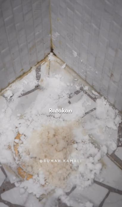 Cara menghilangkan bau busuk di saluran air kamar mandi, ampuh pakai 3 bahan dapur