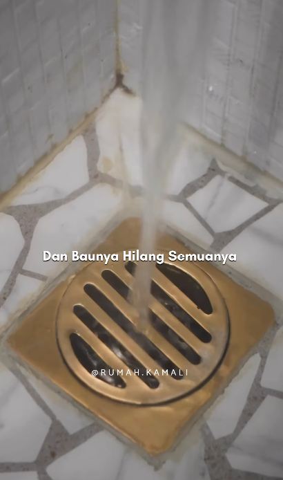 Cara menghilangkan bau busuk di saluran air kamar mandi, ampuh pakai 3 bahan dapur