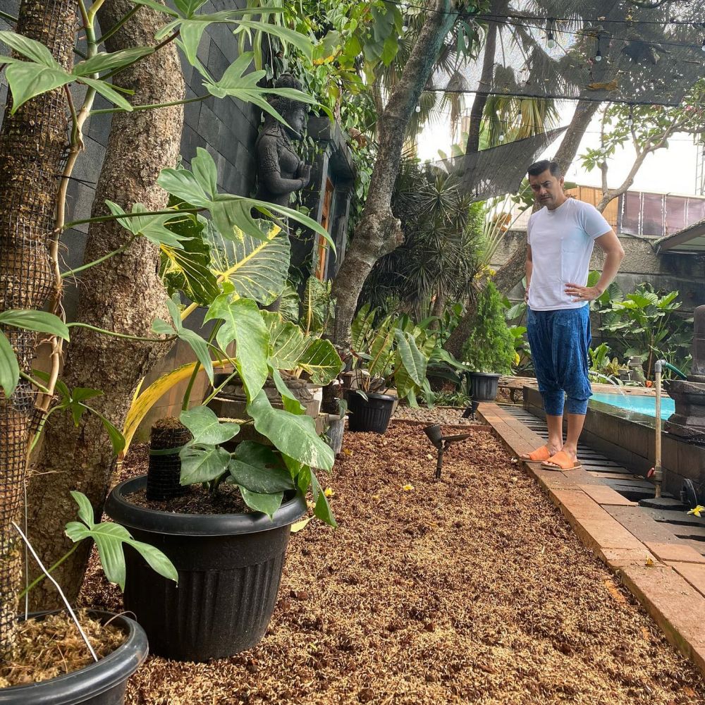 teras rumah anjasmara © Instagram