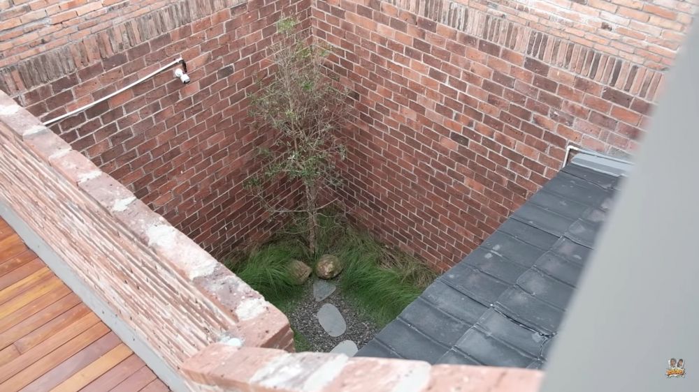 rooftop rumah arya saloka © 2024 brilio.net