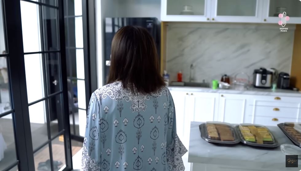 hunian orang tua rossa di kampung halaman © berbagai sumber