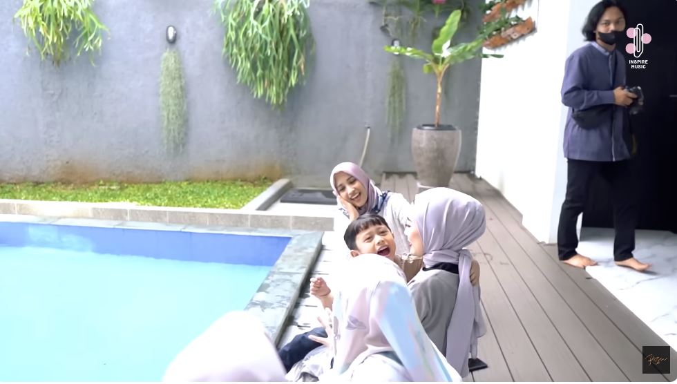 hunian orang tua rossa di kampung halaman © berbagai sumber