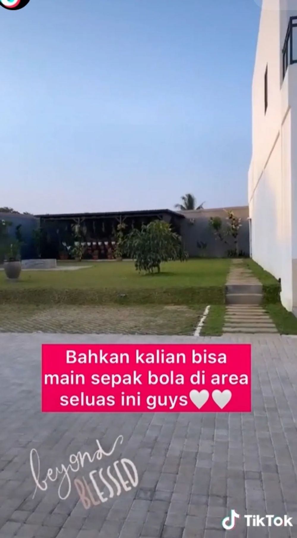 hunian orang tua rossa di kampung halaman © berbagai sumber