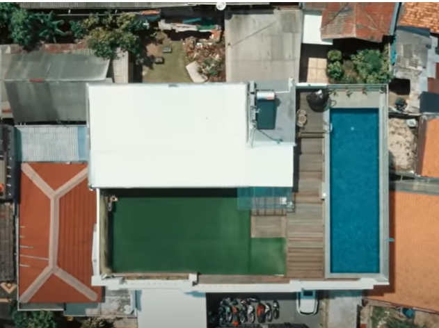 Tampilan rumah mentereng, 11 potret rooftop Zaskia Sungkar ada kolam renang bak hotel bintang 5