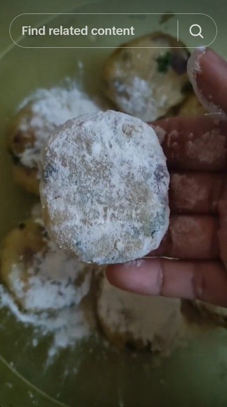 Trik menggoreng perkedel agar tak pecah dan menyerap banyak minyak, pakai 2 bahan dapur ini