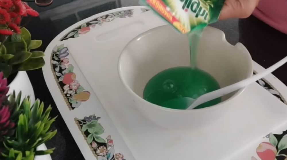 Tanpa perlu dibongkar dan disikat, ini cara membersihkan lumut di mesin cuci cuma pakai 1 bahan dapur