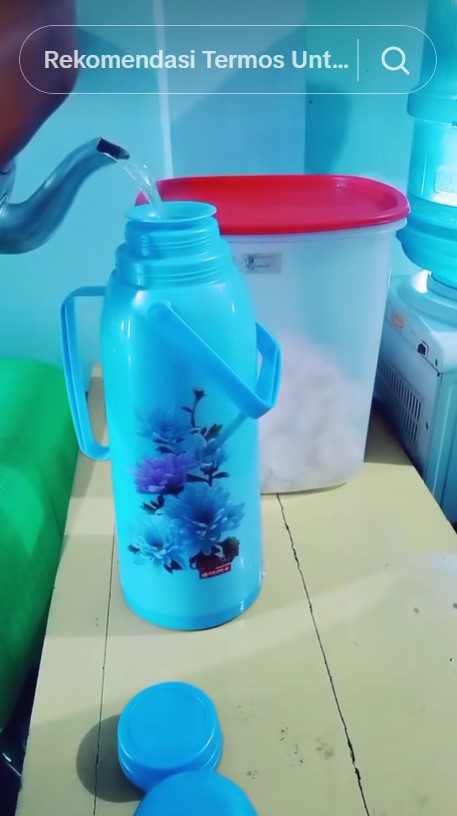 Bukan dilapisi kain, ini trik agar air dalam termos tetap awet panas sampai 2 bulan