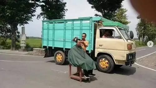 tengah jalan absurd berbagai sumber